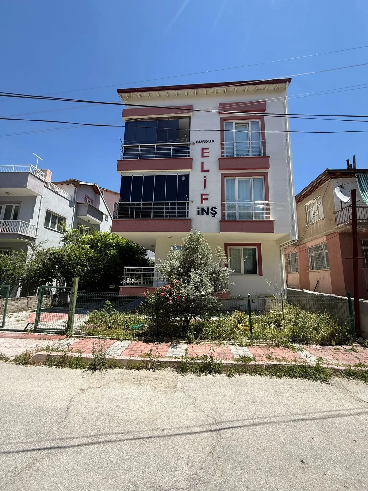 ARSLANBEY EMLAKTAN AYDINLIKEVLER MAHALLESİNDE EŞYALI APART